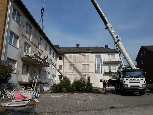 Balkondemontage mit Autokran – Jandeck Kernbohrungen