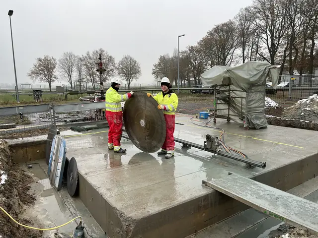 Betonplatte zersägen (65 cm, hochbewehrt) – Jandeck Kernbohrungen